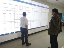 人才峰會(huì)專(zhuān)家參觀云平臺(tái)