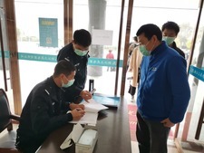 進(jìn)公司前登記、測(cè)量體溫